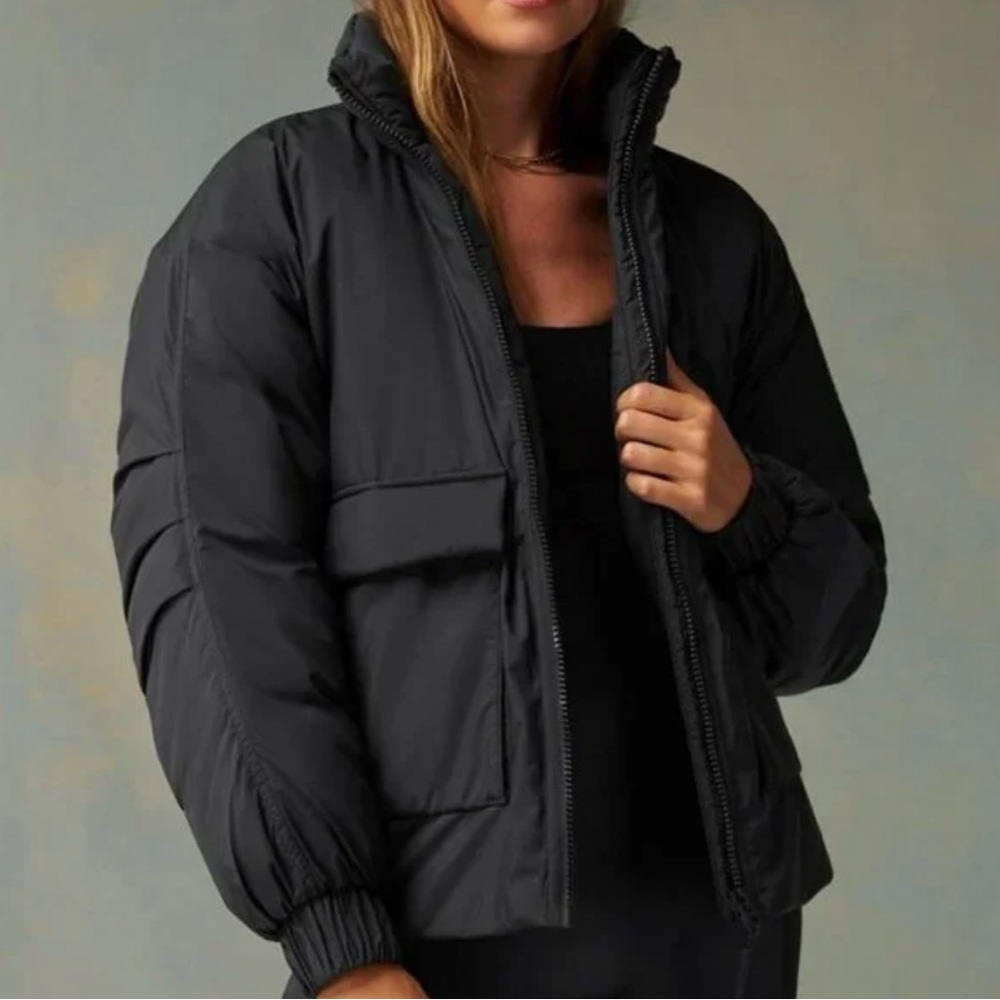 Fabletics Puffer Jacket Large Pockets Full Zip Women’s Size L New Without Tags